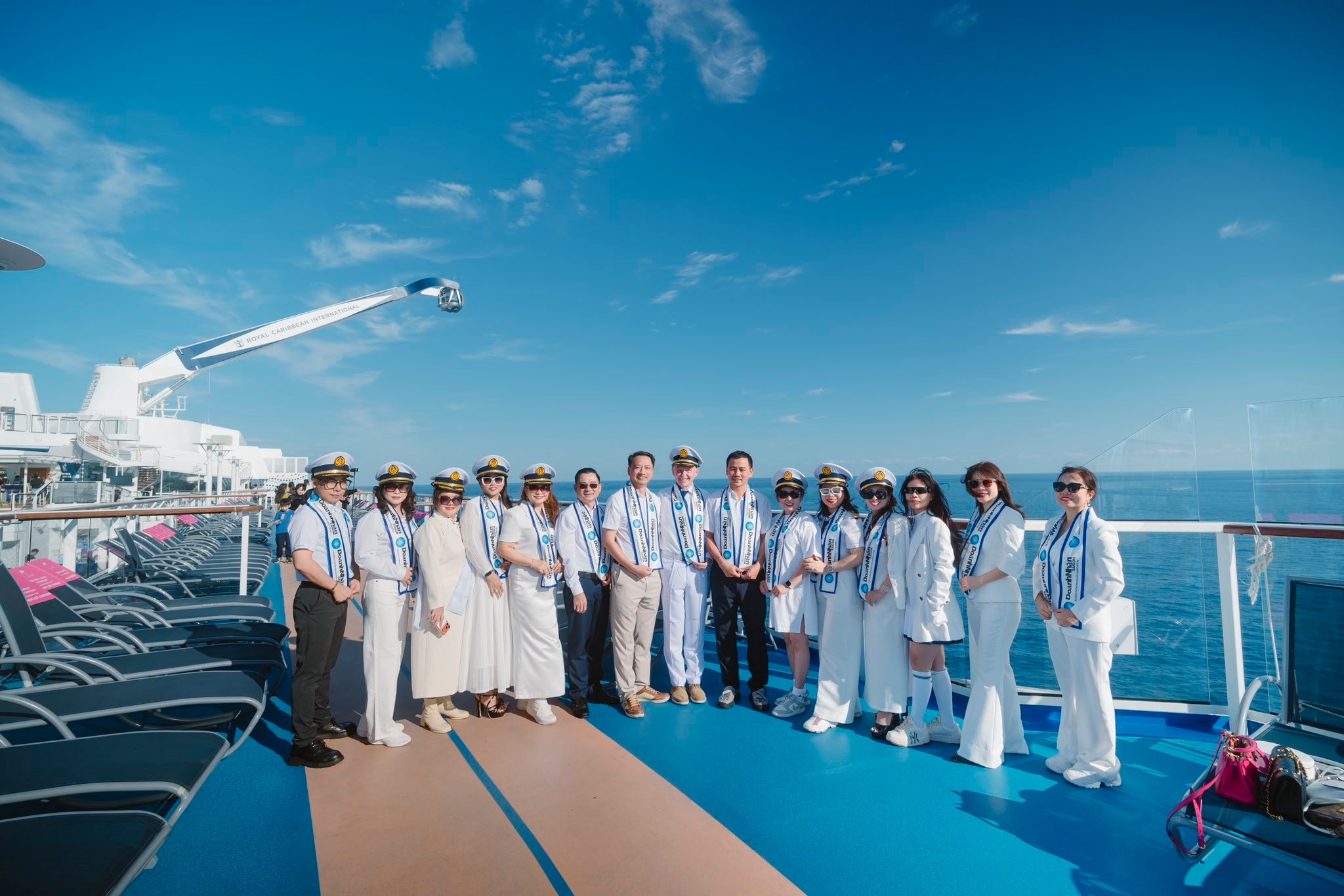 Hình ảnh Doanh nhân Sài Gòn trên du thuyền quốc tế, dấu ấn hình ảnh chuyên nghiệp